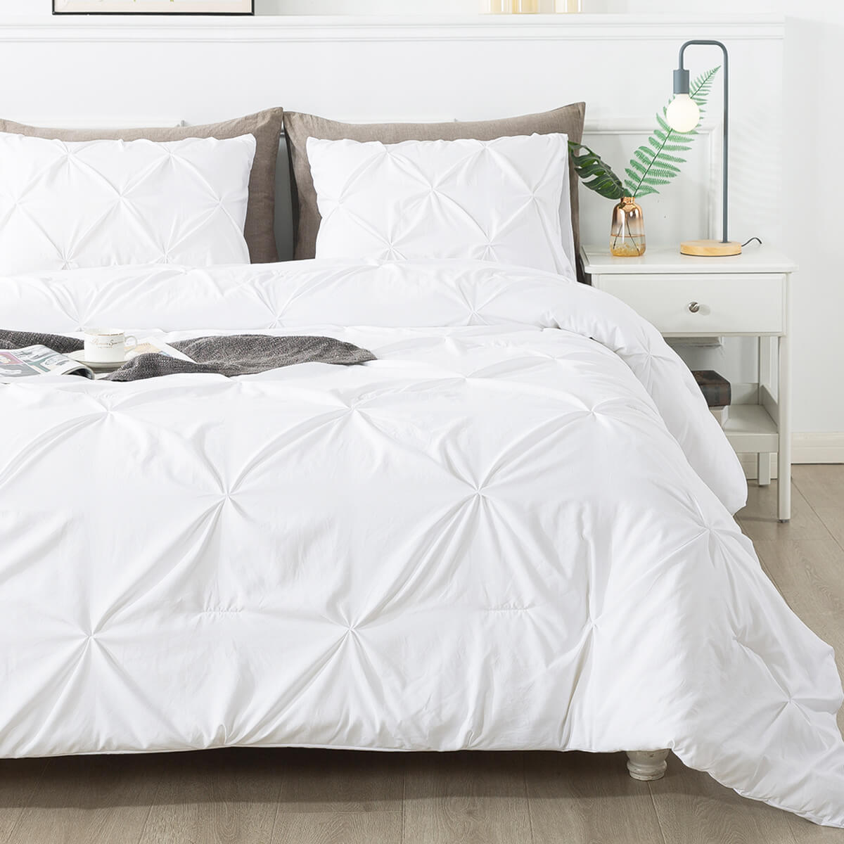 White Pinch Pleated Comforter Set - TanNicoor